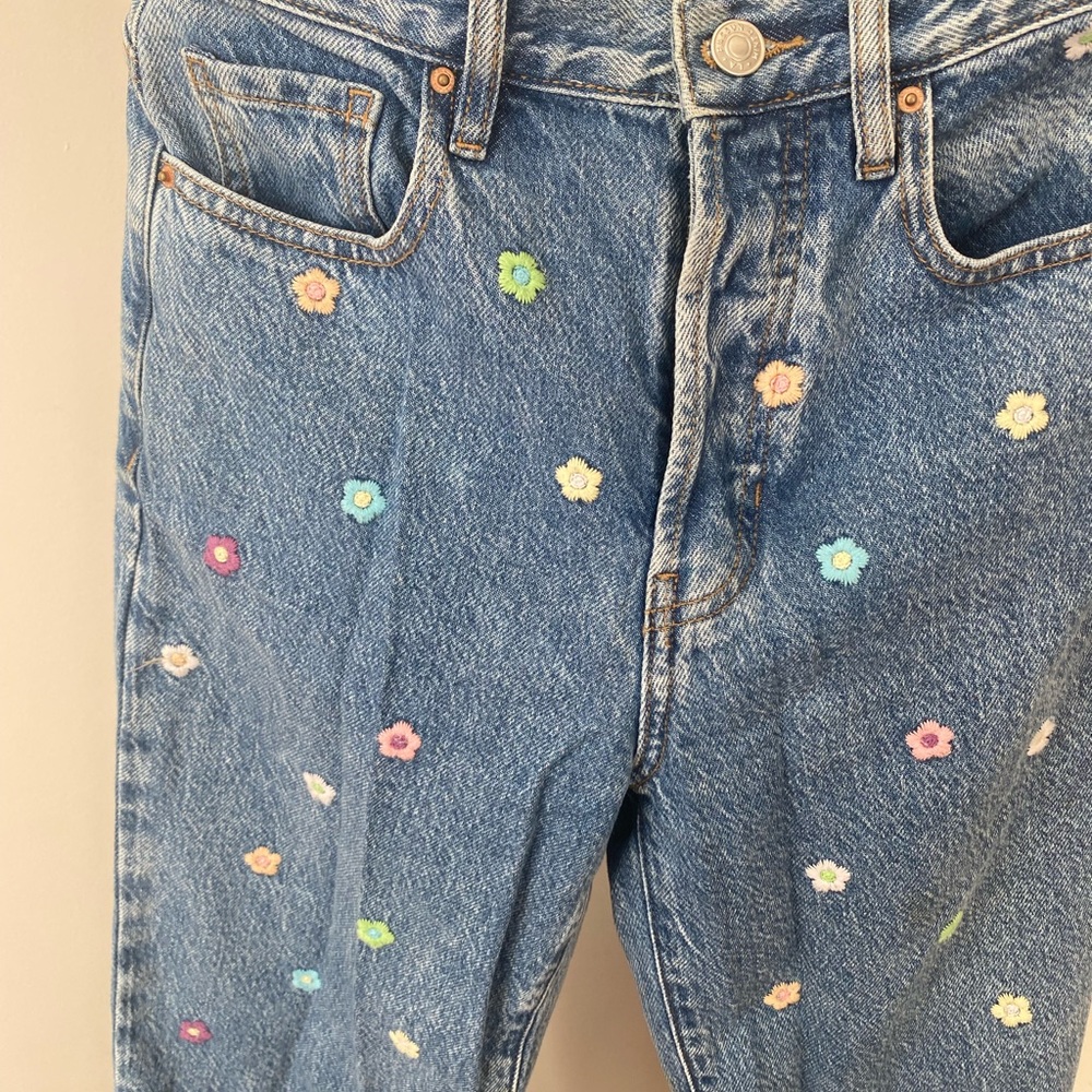 PacSun Blue Jeans with Multicolor Floral Embroidery